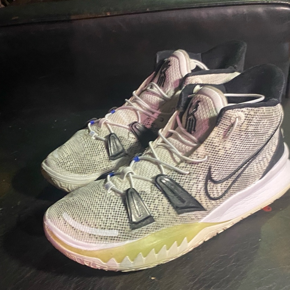 Nike Brooklyn beats Kyrie 7 size 11 almost no physical  wear or tear. Clean